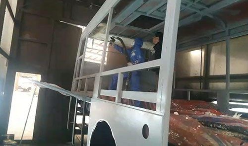 車輛內(nèi)飾頂棚噴涂發(fā)泡保溫(圖2) 車輛內(nèi)飾頂棚噴涂發(fā)泡保溫