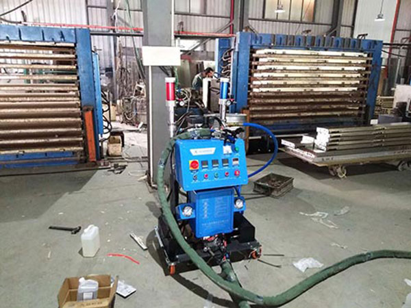 聚氨酯防盜門填充設(shè)備 雙組分聚氨酯發(fā)泡機(jī)(圖3) 聚氨酯防盜門填充案例