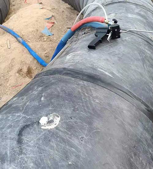 補(bǔ)口現(xiàn)場(chǎng)發(fā)泡聚氨酯發(fā)泡設(shè)備(圖3) 補(bǔ)口現(xiàn)場(chǎng)發(fā)泡聚氨酯發(fā)泡案例2