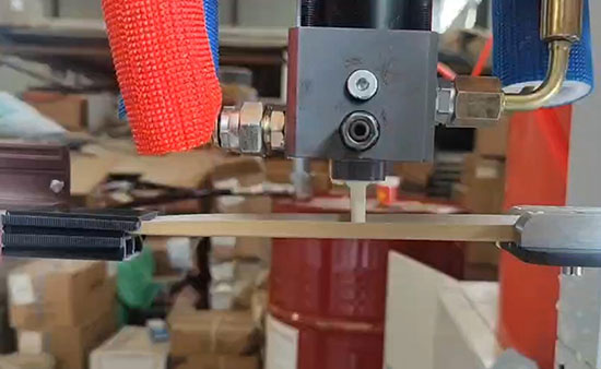 JX-H-P30S穿條機 穿紙條式鋁型材發(fā)泡設備案例