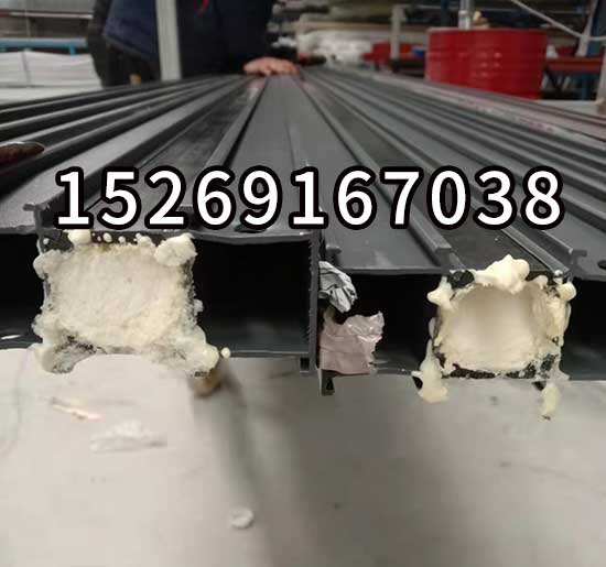 斷橋鋁腔體注入發(fā)泡(圖9) T40D斷橋鋁腔體注入發(fā)泡機(jī)案例