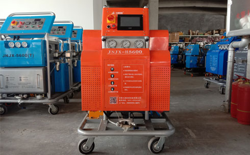 聚氨酯泡沫深冷保溫噴涂機(jī)(圖1) H5600PLC聚氨酯保溫噴涂機(jī)