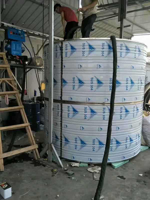 罐體硬泡聚氨酯噴涂機保溫層(圖1) 罐體硬泡聚氨酯噴涂機保溫層