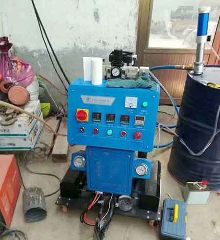 罐體硬泡聚氨酯噴涂機保溫層(圖2) Q2600罐體硬泡聚氨酯噴涂機