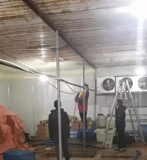 冷庫(kù)噴涂聚氨酯機(jī)子是什么樣的(圖2) 冷庫(kù)噴涂聚氨酯機(jī)子保溫施工