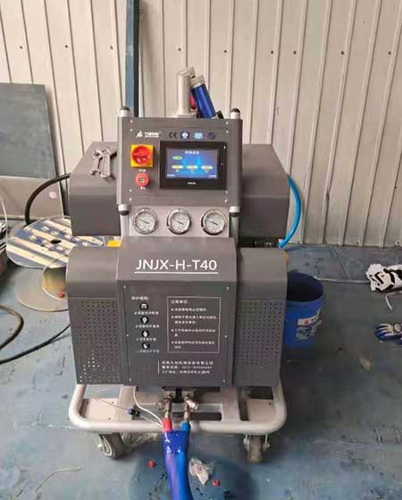 噴涂聚氨酯的機(jī)器哪里有賣的(圖2) T40噴涂聚氨酯機(jī)器